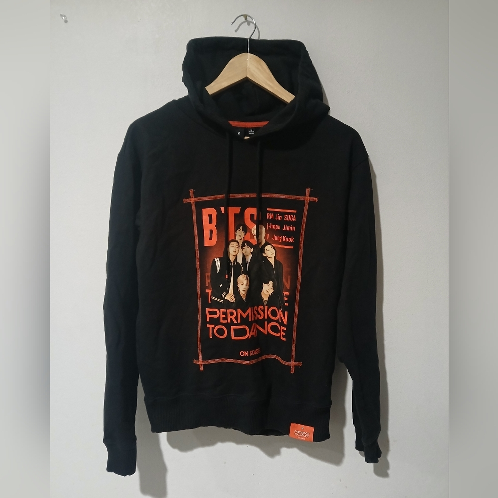 Official BTS Permission to Dance On Stage Unisex Hoodie Black/Orange  Size: M